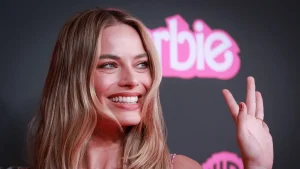 10 razones para ver la pelicula de Barbie en 2023 18 margot robbie barbie broma